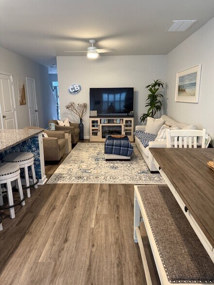 Building Photo - 6671 Lemon Ln