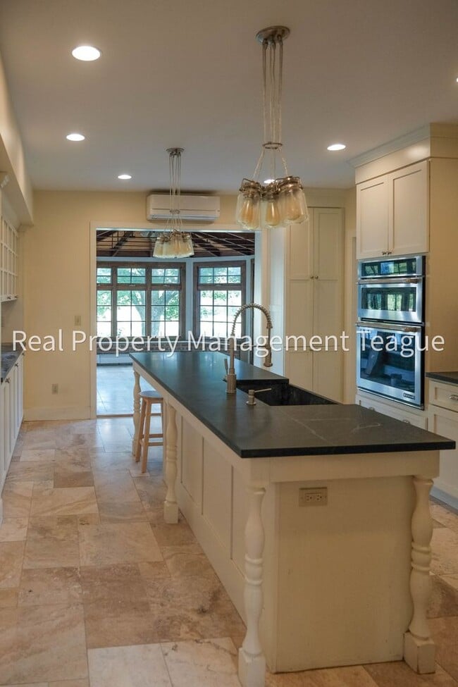Building Photo - Dream home in Altamont