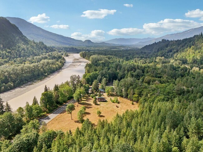 Building Photo - 14341 WA-530