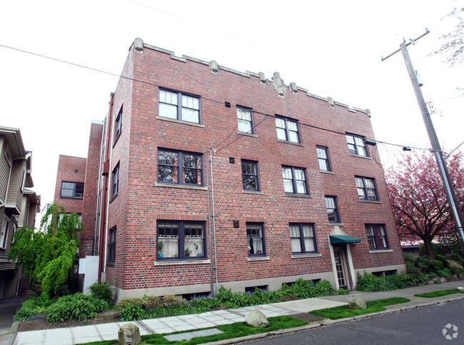 Astor Court - Astor Court Apartments