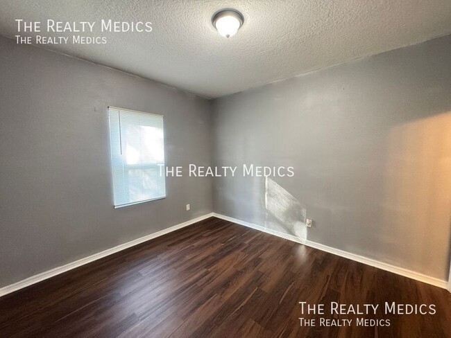 Building Photo - 1999 Marshall St