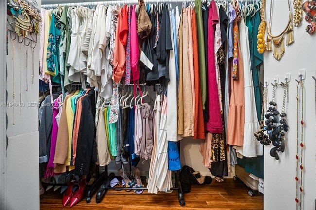 Building Photo - 505 Maplewood Dr