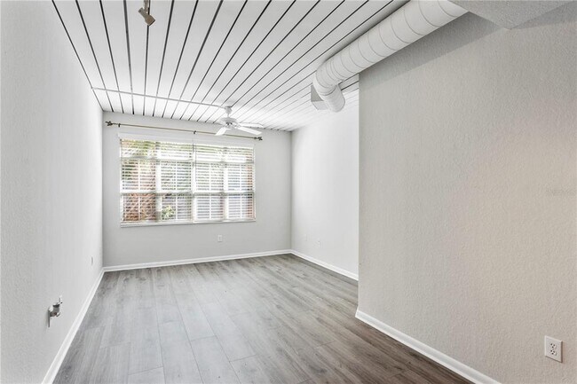 Building Photo - 2411 W Horatio St