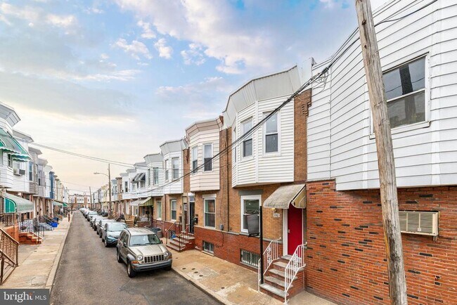 Building Photo - 2102 S Opal St