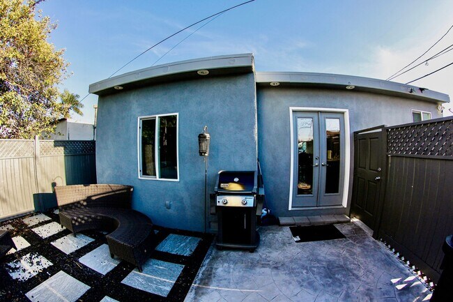 Primary Photo - Charming 3 bedroom 3.5 bathroom in City He...