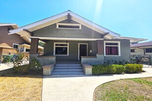 Building Photo - 648 N Heliotrope Dr