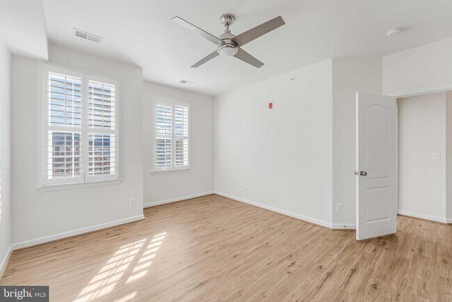 Building Photo - 42235 San Juan Terrace