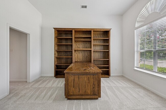 Building Photo - 11295 Apple Valley Dr