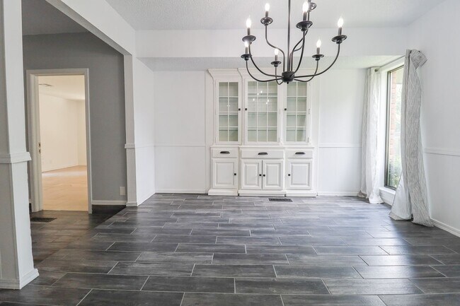 Building Photo - 3 Bed | 2 Bath | South Tulsa
