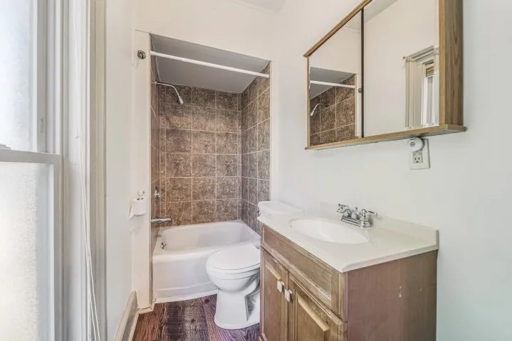 Upper Bath - 2020 Superior Ave