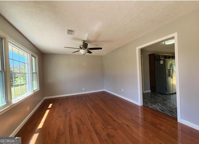 Building Photo - 2602 Lake Harbin Rd