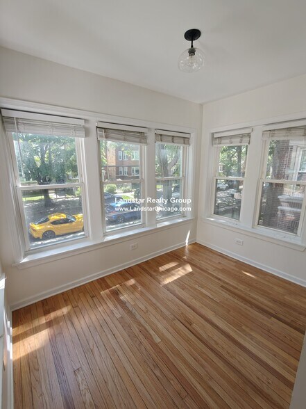 Building Photo - 4946 N Ridgeway Ave