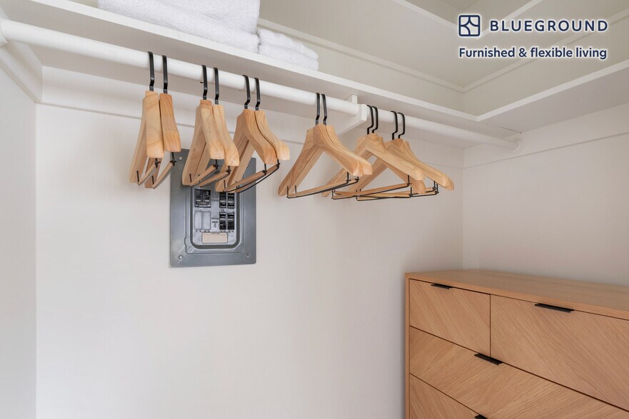 Building Photo - 15 S Broadway