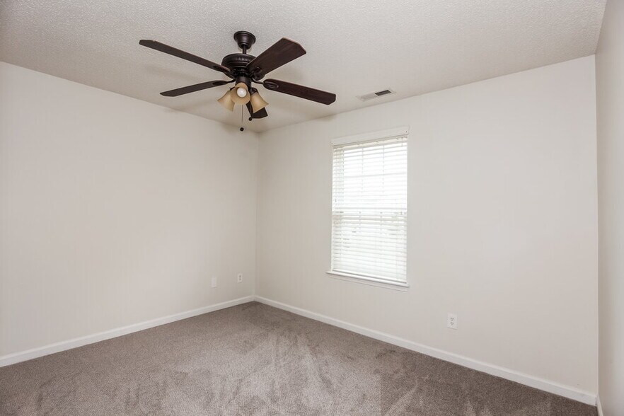 Building Photo - 10818 Glenluce Ave