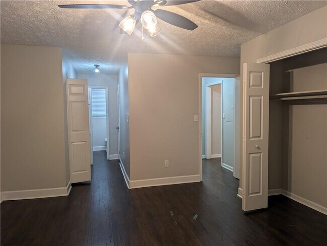 Building Photo - 155 Chesapeake Dr