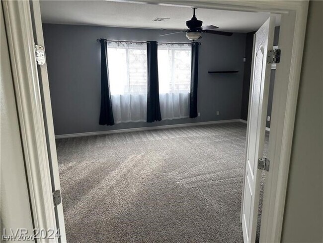 Building Photo - 2805 Alma Lidia Ave