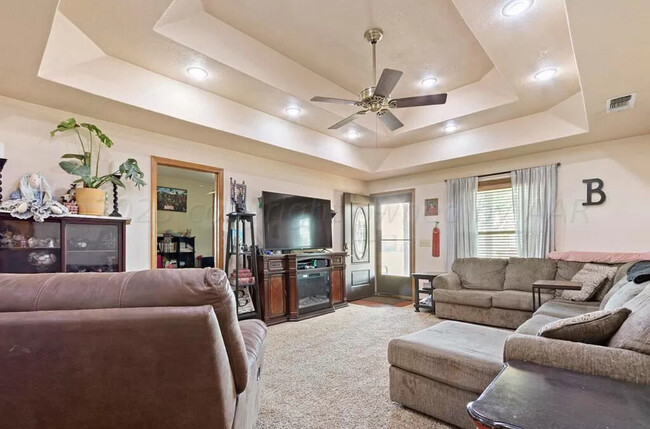 Family Room - 810 Avenue L