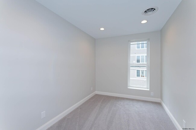 Building Photo - 536 Madison Ave