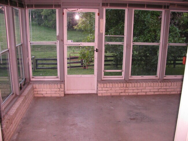 Building Photo - Private Farm House, Lots of Space, Country...