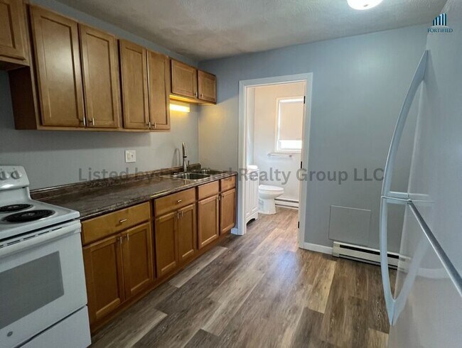 Building Photo - 2352 S Main St