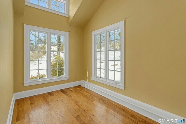 Building Photo - 19 Robin Hood Ln