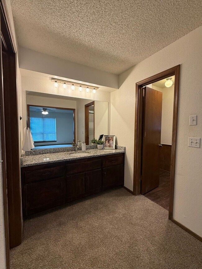 Building Photo - 3 bed, 2 bath Home in Ripple Creek!