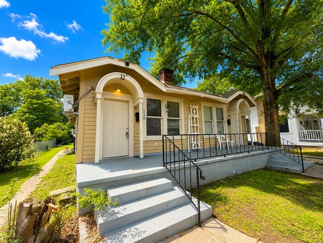 Building Photo - Highland in Shreveport!