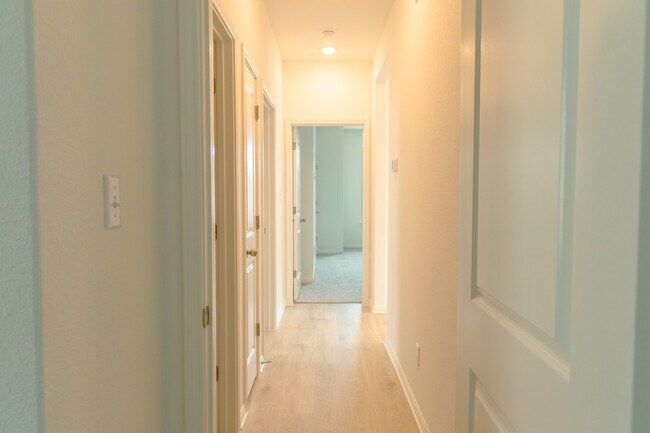 Building Photo - 388 Glocken Ln