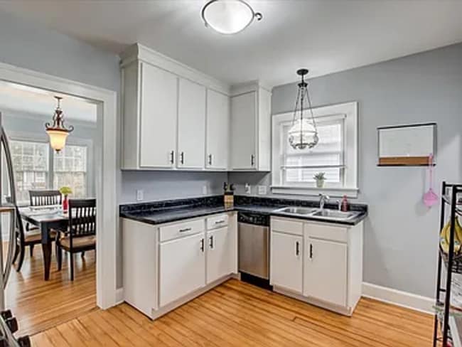 Building Photo - 528 W 43rd St