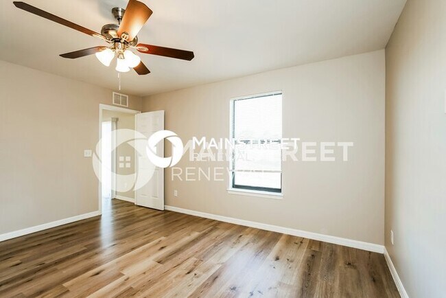 Building Photo - 4 Bedroom Pet-Friendly Home in Lehigh Acres, FL with Main Street Renewal