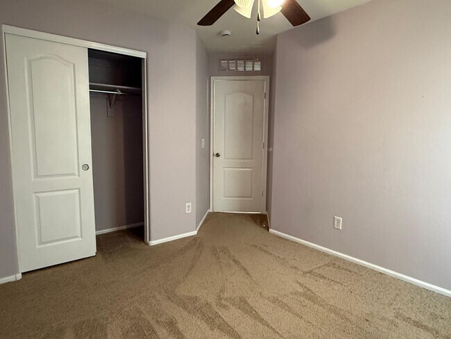 Building Photo - 4533 S 236th Dr