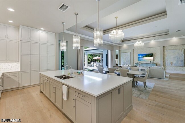 Building Photo - 760 Park Shore Dr