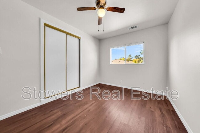 Building Photo - 275 Cameo Dr