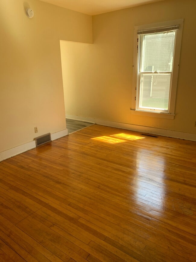 Building Photo - 714 Niagara St