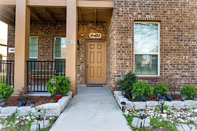 Building Photo - 333 Allerton Mews