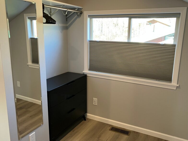 Building Photo - 4120 Stuart Cir