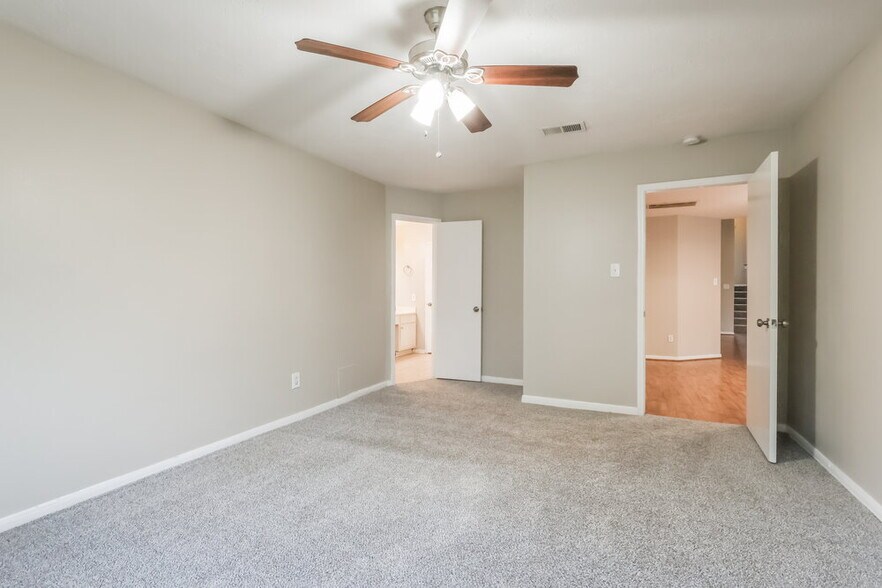 Building Photo - 12655 Pine Bush Dr