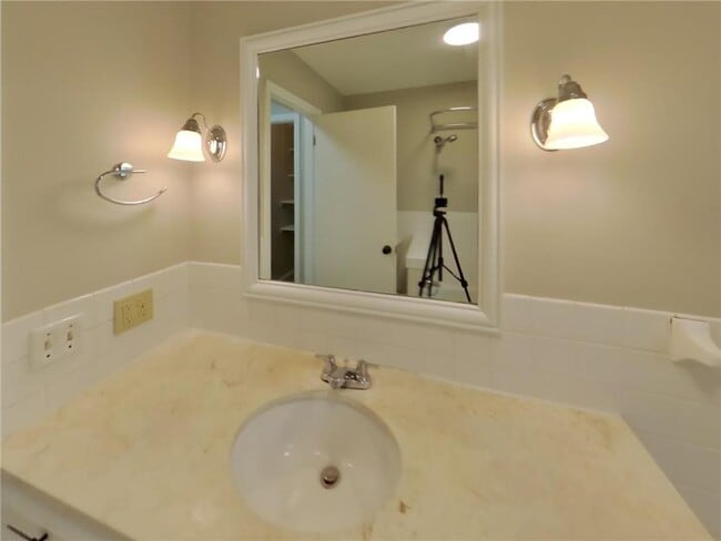 Building Photo - 416 S Olive St