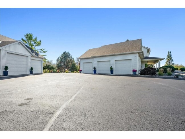 Building Photo - 9520 Scott St