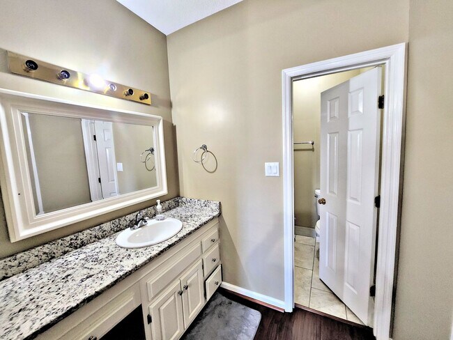 Building Photo - TOWNHOUSE FOR RENT - DECATUR SE