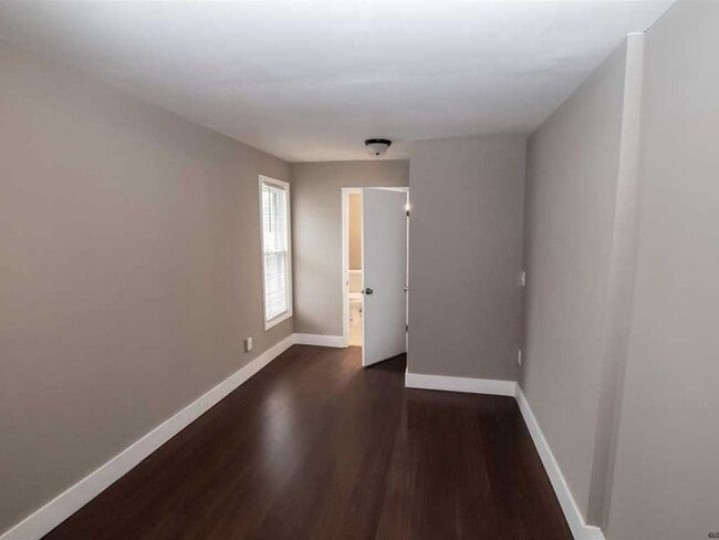 Building Photo - 3 Bedroom Single Family Home in Gloversville