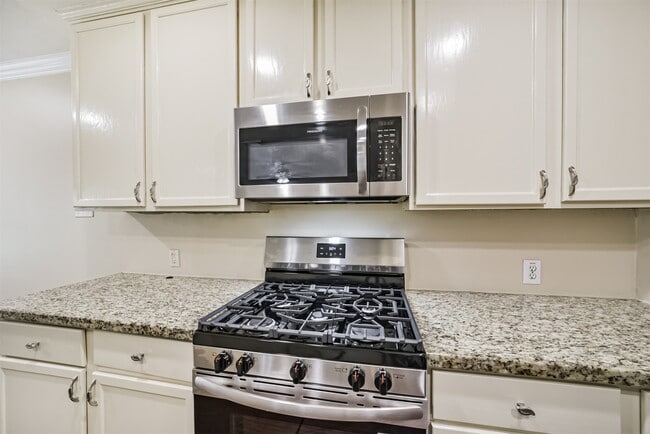 Building Photo - 2411 Misty Falls Ct