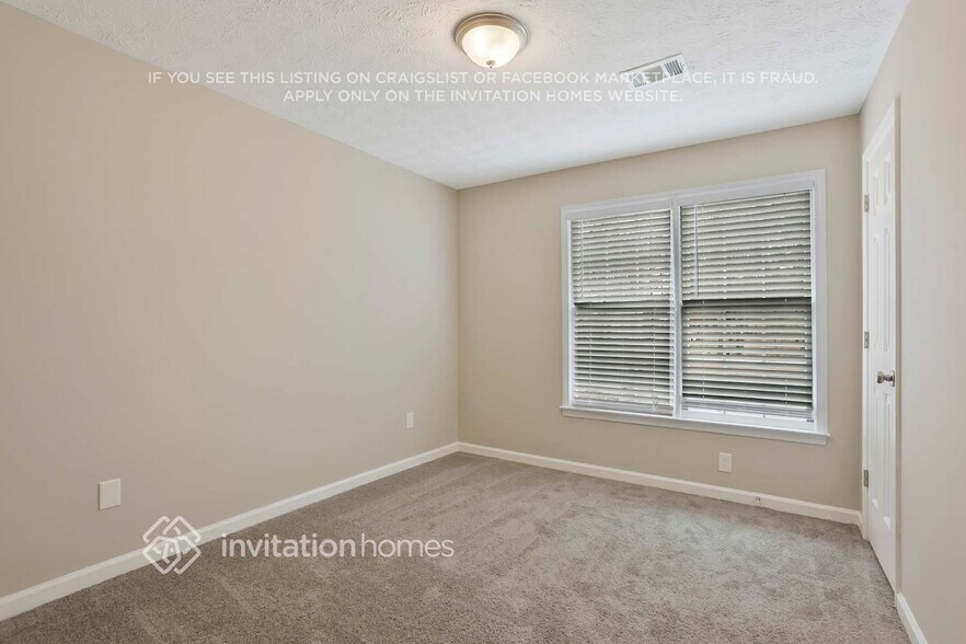 Building Photo - 3391 Longfield Dr SW