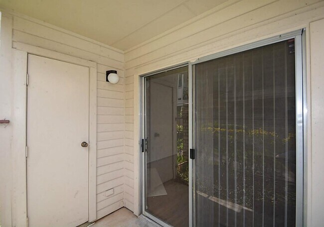 Building Photo - 2120 El Paseo St