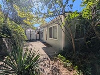 Building Photo - Large Bremerton Duplex Unit Available for ...