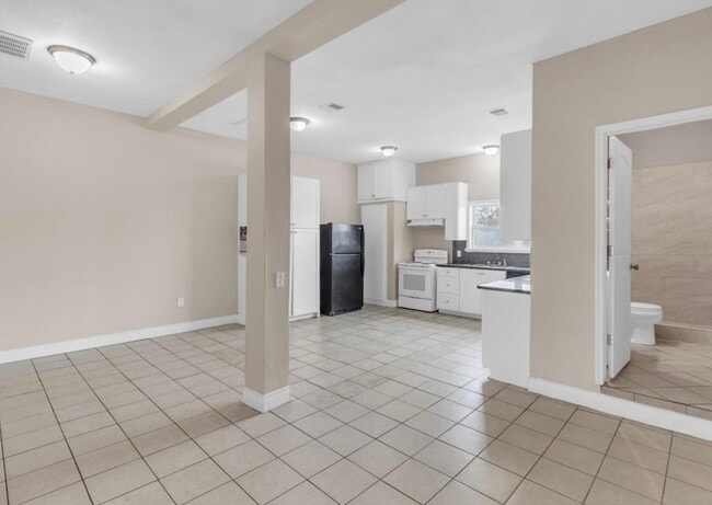 Building Photo - 9678 Interstate 10 Frontage Rd