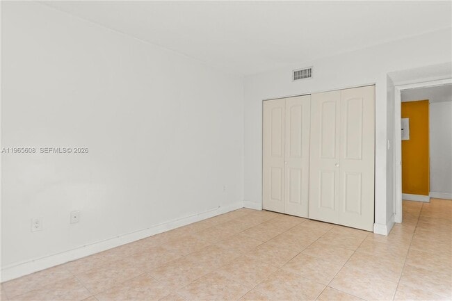 Building Photo - 481 Ives Dairy Rd