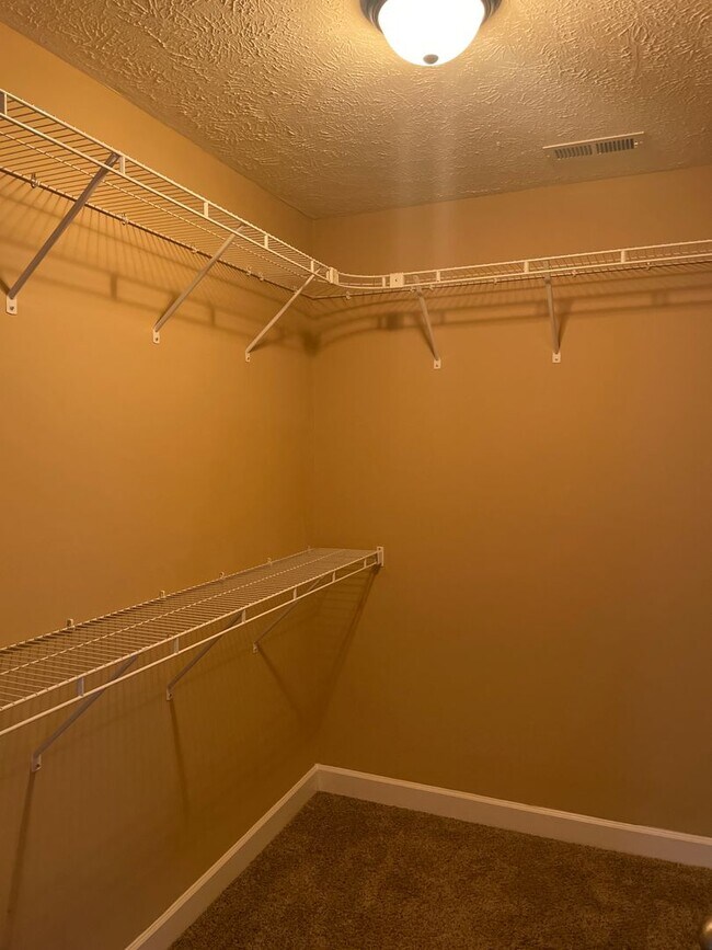 Building Photo - Executive Living!