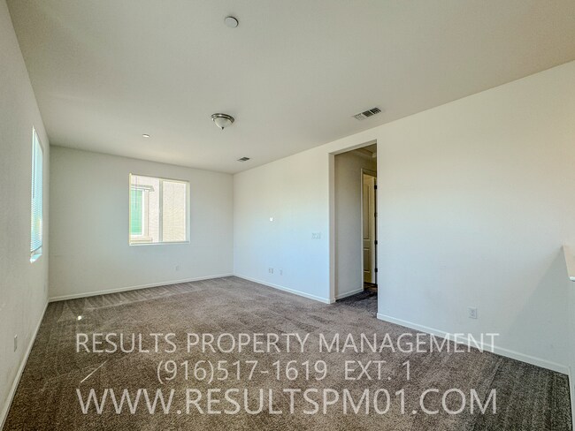Building Photo - Beautifully upgraded Four bedroom w Loft