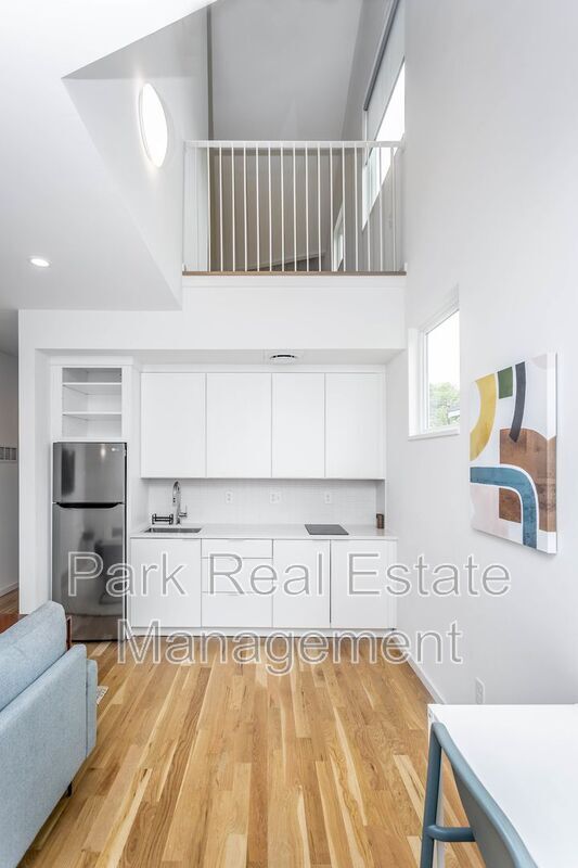 Building Photo - 323 S East St